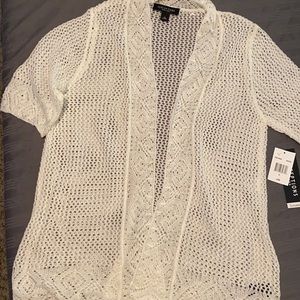 Elbow length sleeve sweater.